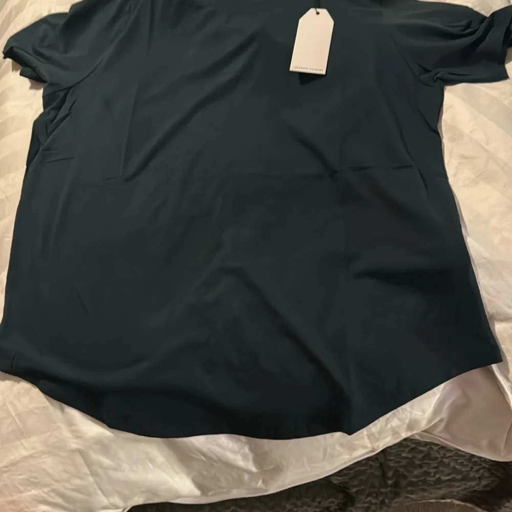 Universal Standard Dark Green Women's Tee 1x - Picture 2 of 5